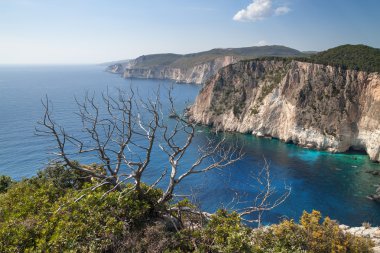Güzel kayalık deniz kıyıları