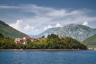 Plajda dağlar