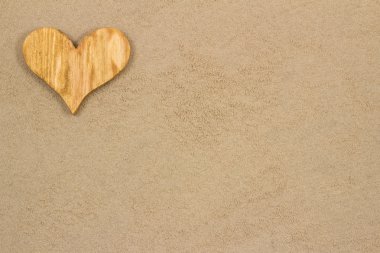 Kumda bir kalp.