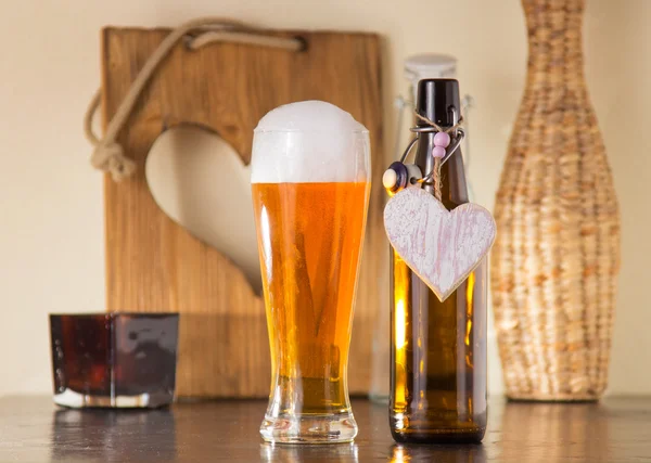 Pint of frothy beer with a heart — Stock Photo, Image