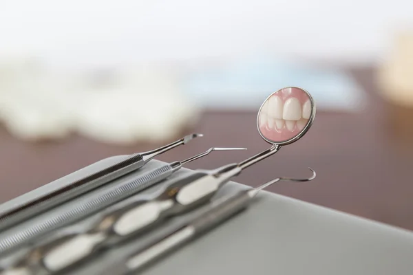 Zębów dentystycznych egzamin lustro Obraz Stockowy