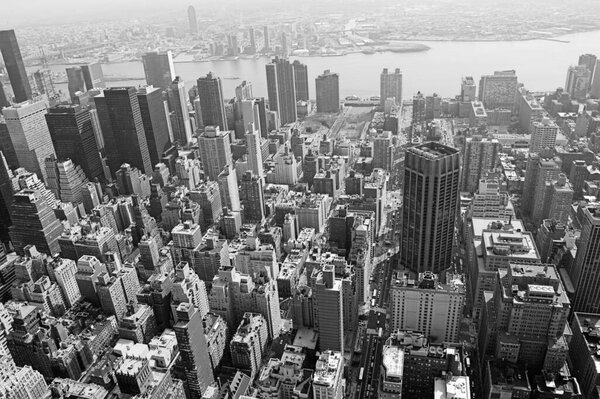Vistas de Manhattan y sus edificios desde lo alto del Empire State Building, en Mahattan (Nueva York).
