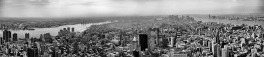 Vista de Manhattan desde lo alto del Empire State, en blanco y negro.