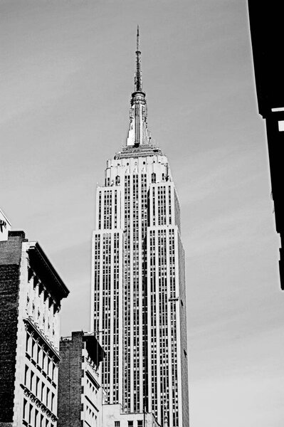 Empire State Building en Manhattan, Nueva York. Blanco y negro.
