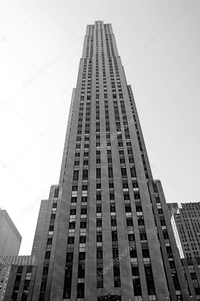 Edificio Rockefeller Center en Manhattan, Nueva York. Blanco y negro. 2024