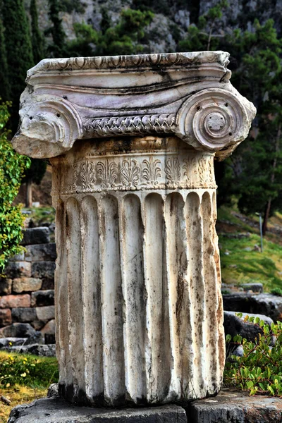 Vista Los Principales Monumentos Grecia Delfos Delphi Columna Antigua Cerca — Stockfoto