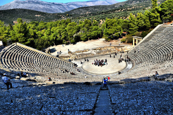 Vista de los principales monumentos de Grecia. Teatro de Epidauro.