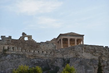 Vista de los Principales monumentos y sitios de Atenas (Grecia). Vista de la Acropolis y el Partenon.