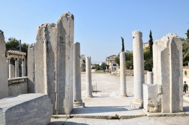 Vista de los Principales monumentos y sitios de Atenas (Grecia). Agora romana.