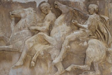 Vista de los Principales monumentos y sitios de Atenas (Grecia). Frisos del Partenon, en el Museo Arqueologico de la Acropolis de Atenas.