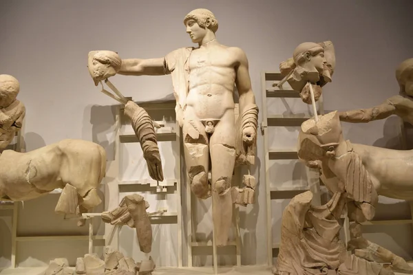 Vista de los Principales monumentos y sitios de Grecia. Olympia harabeleri. Olimpia Arqueologico Müzesi. Friso del Templo de Zeus