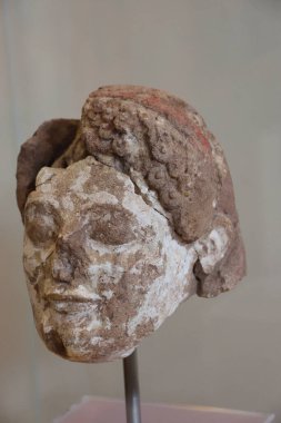 Museo Arqueologico de Delfos, en Grecia (Archaeological Museum of Delphi, Greece). Antiguos objetos, estatuas, esculturas y frisos griegos y romanos encontrados en las ruinas de la antigua Delfos.