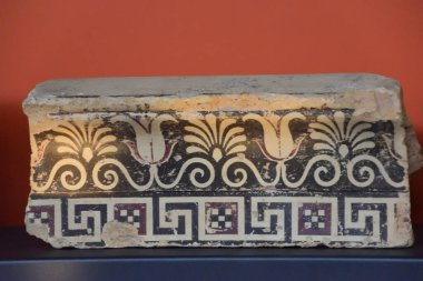 Museo Arqueologico de Delfos, en Grecia (Archaeological Museum of Delphi, Greece). Antiguos objetos, estatuas, esculturas y frisos griegos y romanos encontrados en las ruinas de la antigua Delfos.