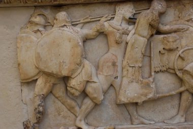 Museo Arqueologico de Delfos, en Grecia (Archaeological Museum of Delphi, Greece). Antiguos objetos, estatuas, esculturas y frisos griegos y romanos encontrados en las ruinas de la antigua Delfos.