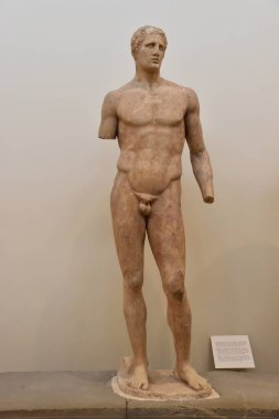 Museo Arqueologico de Delfos, en Grecia (Archaeological Museum of Delphi, Greece). Antiguos objetos, estatuas, esculturas y frisos griegos y romanos encontrados en las ruinas de la antigua Delfos.