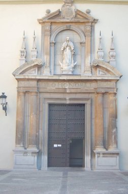 Granada 'nın en simgesel caddeleri ve tarihi binaları (Endülüs, İspanya). San Jeronimo Manastırı