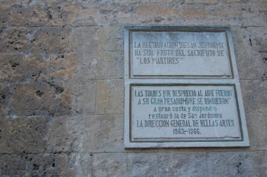 Granada 'nın en simgesel caddeleri ve tarihi binaları (Endülüs, İspanya). San Jeronimo Manastırı