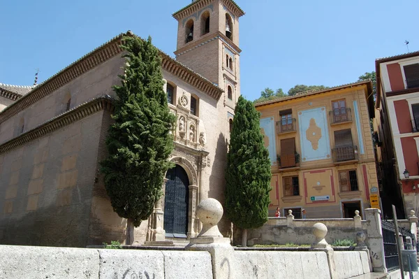 Widok Najbardziej Charakterystyczne Ulice Zabytkowe Budynki Granady Andaluzja Hiszpania Balkon — Zdjęcie stockowe