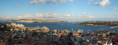 Galata kulesinden İstanbul 'un (Türkiye) panoramik manzarası. Altın Boynuz. Boğaz Boğazı