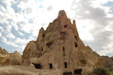 Goreme Vadisi, Kapadokya (Merkez Anadolu, Türkiye). Antik kaya kesimi Hıristiyan Bizans kiliseleri. Peri Bacaları