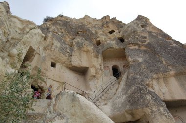 Goreme Vadisi, Kapadokya (Merkez Anadolu, Türkiye). Antik kaya kesimi Hıristiyan Bizans kiliseleri. Peri Bacaları