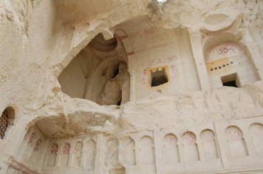 Goreme Vadisi, Kapadokya (Merkez Anadolu, Türkiye). Antik kaya kesimi Hıristiyan Bizans kiliseleri. Eski resimler. Peri Bacaları