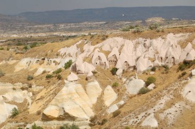 Kapadokya 'nın Uchisar antik troglodit köyü (Merkez Anadolu, Türkiye). Peri Bacaları