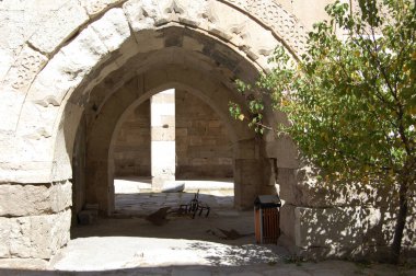 Eski Kervansaray, İpek Yolu üzerindeki eski han (Anadolu, Türkiye)