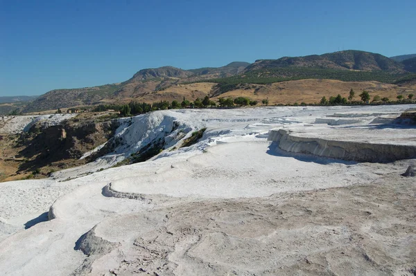 Antik Roma harabeleri Hierapolis (Anadolu, Türkiye). Pamukkale 'nin doğal kaplıcalarının yanında.. 