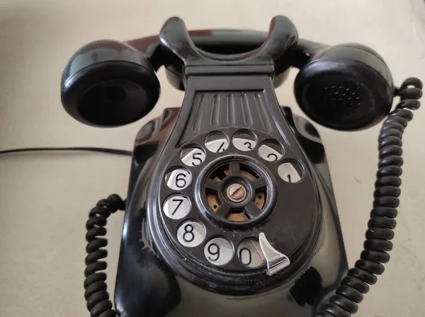 Duvarda Asılı Eski Bir Telefon Siyah Renk Eski — Stok fotoğraf