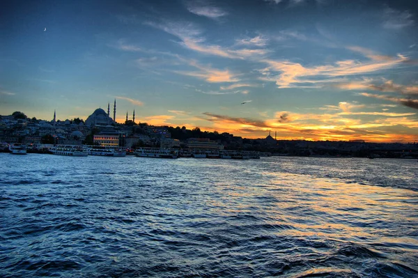 Boğaz Seyir Gün Batımı Altın Boynuz Stanbul Türkiye — Stok fotoğraf