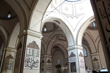 Türkiye 'nin başlıca yerleri ve eserleri. Bursa, Osmanlı İmparatorluğu 'nun ilk başkenti. Büyük cami.