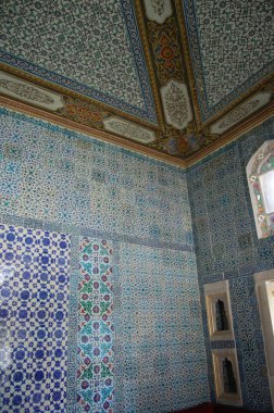 Türkiye 'deki İstanbul' un ana mekan ve eserlerine bir bak. Topkapı Sarayı. Harem. Seramik duvarda
