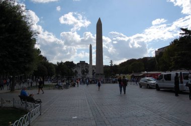 Türkiye 'deki İstanbul' un ana mekan ve eserlerine bir bak. İstanbul Hipodromu ya da Sultanahmed Meydanı. Dikilitaş