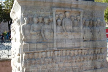 Türkiye 'deki İstanbul' un ana mekan ve eserlerine bir bak. İstanbul Hipodromu ya da Sultanahmed Meydanı. Dikilitaş