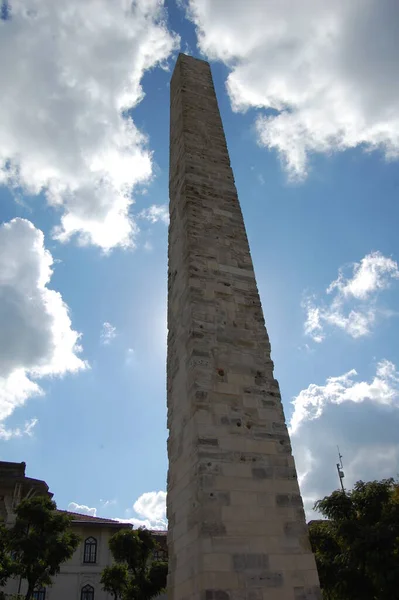 Türkiye 'deki İstanbul' un ana mekan ve eserlerine bir bak. İstanbul Hipodromu ya da Sultanahmed Meydanı. Dikilitaş