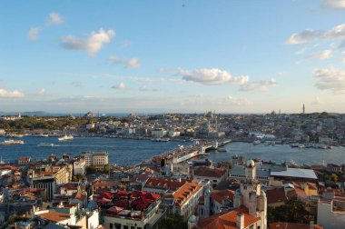 Galata kulesinden İstanbul (Türkiye) panoramik manzarası. Altın Boynuz. Gün batımı. Galata Köprüsü