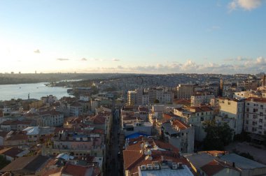 Galata kulesinden İstanbul (Türkiye) panoramik manzarası. Altın Boynuz. Gün batımı