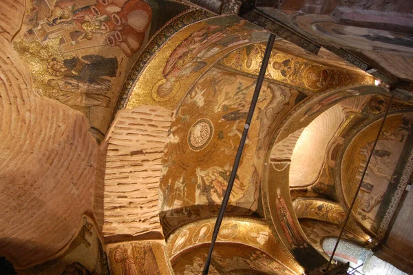 Chora 'daki Ortodoks Kilisesi (İstanbul, Türkiye). Tavandaki eski resimler..