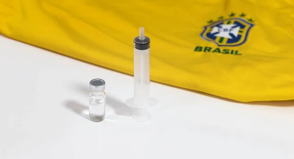 Бразилия Январь 2021 Вакцина Cure Cure Covid Бразильской Футболкой Вакцина — стоковое фото