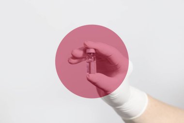 Japonya bayrağı Covid-19 'a karşı küresel aşı kampanyasını gösteriyor. Salgın Virüsü