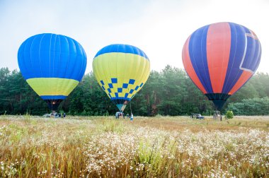 Kalktıktan önce sıcak hava balloonns