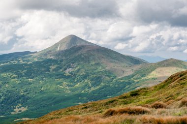 En yüksek Ukraynalı Dağı Hoverla