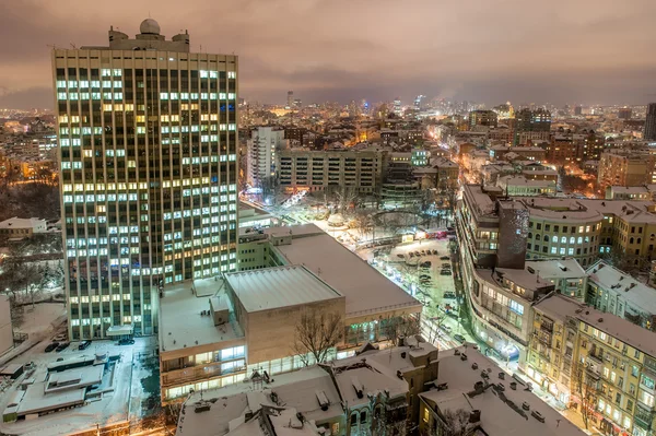 Business-center op besneeuwde Kiev stad — Stockfoto