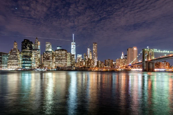 Brooklyn bridge and NYC downtown in twilight — Stock Photo, Image