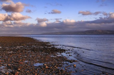 Redcastle, Co. Donegal 'deki Lough Foyle' a bakın.