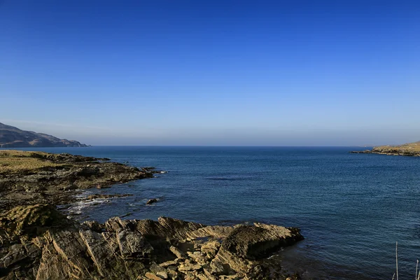 Abgelegene felsige bucht, co. donegal, irland — Stockfoto