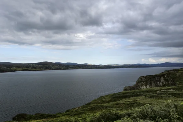 Lough Swilly con montañas en la distancia —  Fotos de Stock