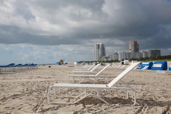 Sillas de salón en South Beach de Miami . — Foto de Stock