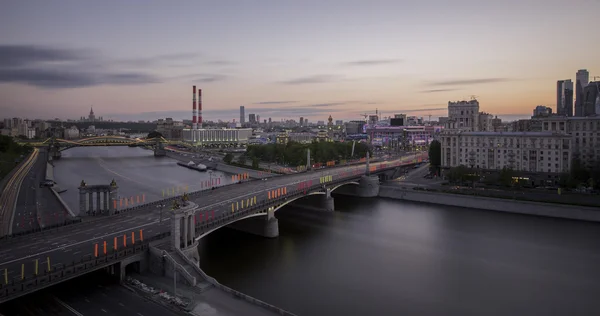 Paisaje urbano de la zona de Europa en la estación de tren de Kiev, puente Borodinsky —  Fotos de Stock